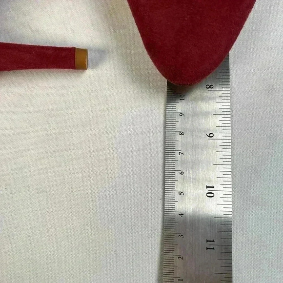 Te Casan Limited Edition red suede heels
Size: 40 or 9.5 NEW - Picture 10 of 11